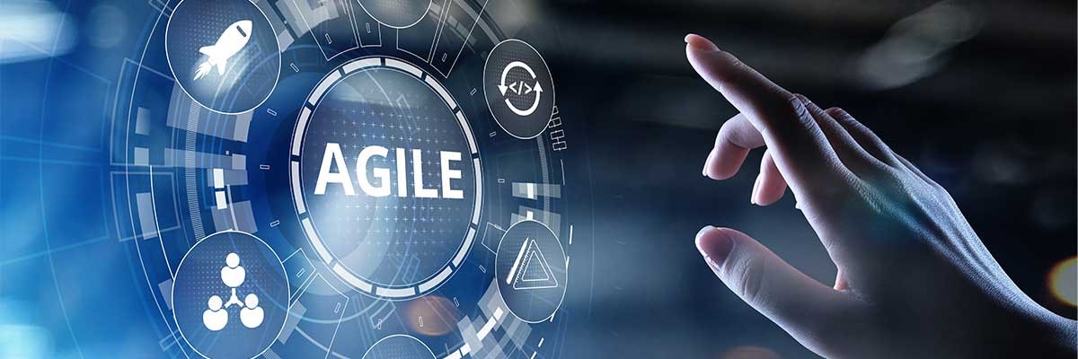Een vinger gaat naar een Agile button