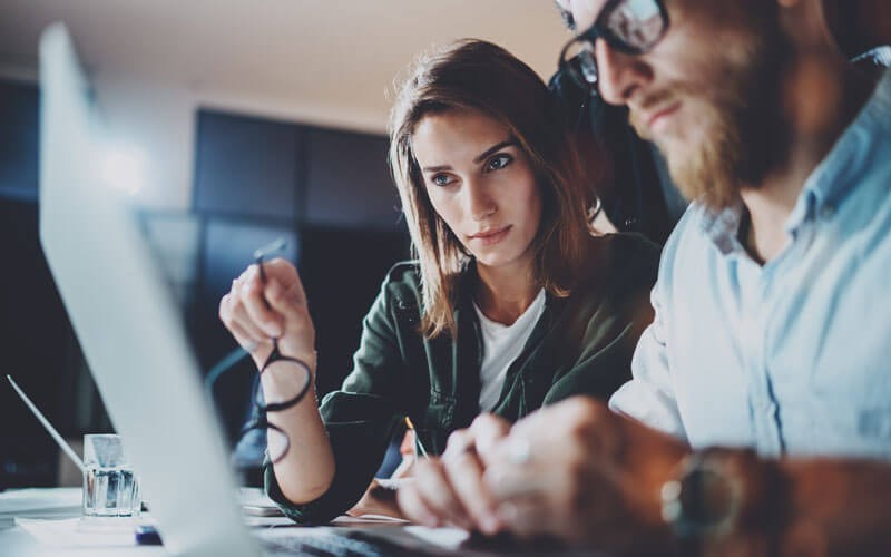 Twee systeembeheerders bekijken Cisco AnyConnect voor veilige mobiliteit