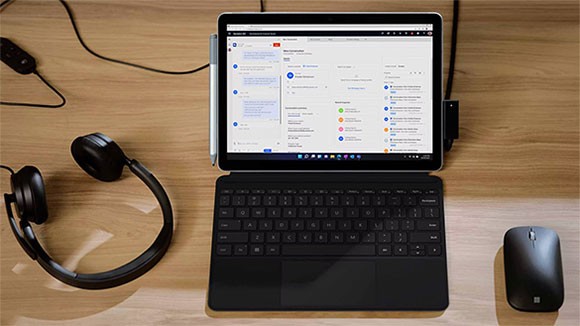 Surface Go 4 in een desktop opstelling